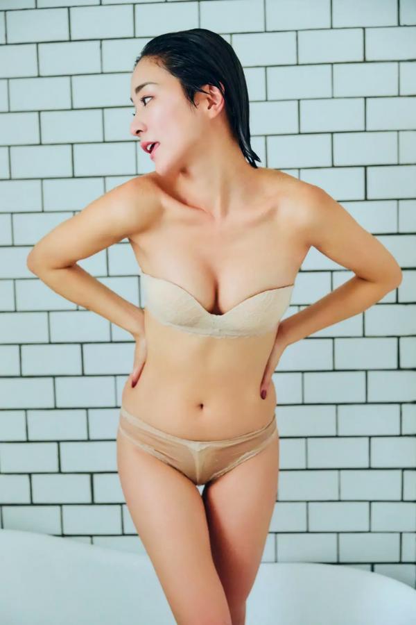   平川愛里菜 - 崖っぷちシングルマザーがグラビアデビュー 居家私房与浴室湿身性感内衣写真第7张图片