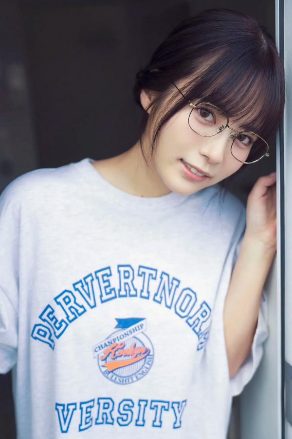   東雲うみ - 自分専用アンドロイド 日本女神眼镜私房与角色扮演性感写真第15张图片