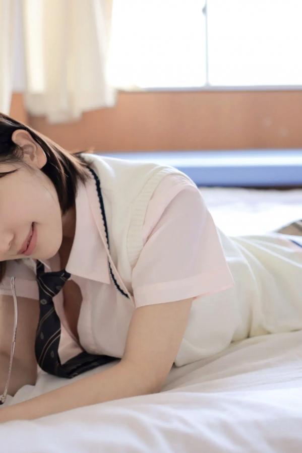   《弓乃りむ - 青春＃アオハル》日系水手校服写真 教室与户外湿身诱惑第24张图片