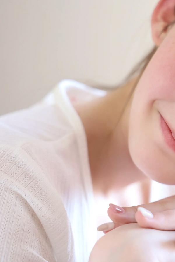   菜那セシル《淡く、ほのかに。》日本美少女户外薄纱与浴室比基尼写真第25张图片