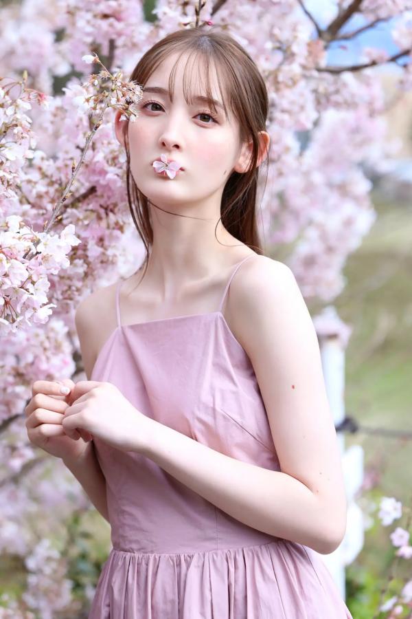   菜那セシル《淡く、ほのかに。》日本美少女户外薄纱与浴室比基尼写真第32张图片