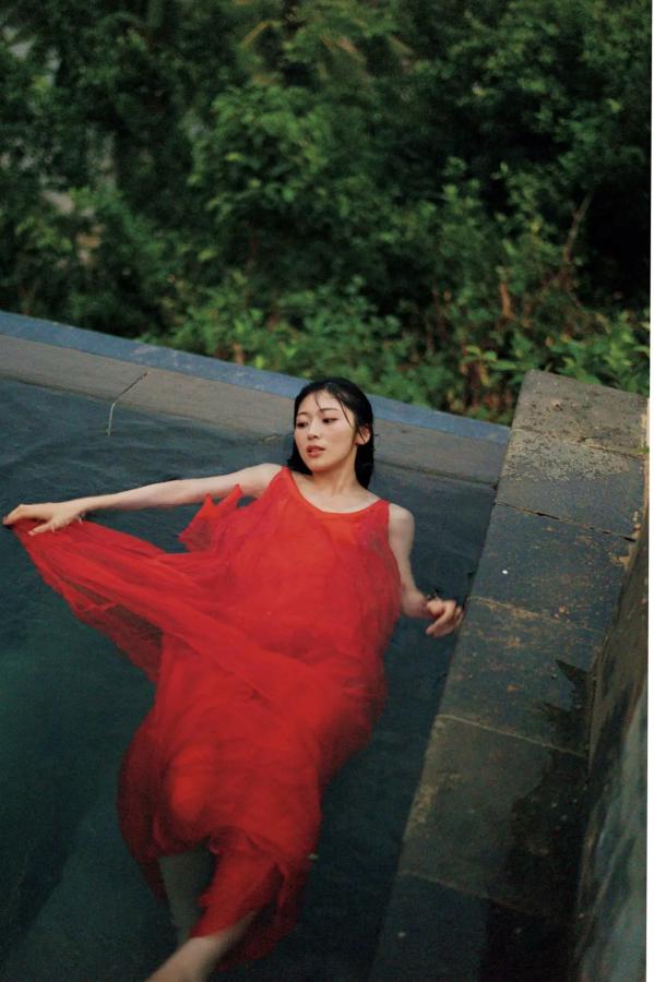   佐藤綺星《天使の反射角度》泳池比基尼清纯私房写真第56张图片
