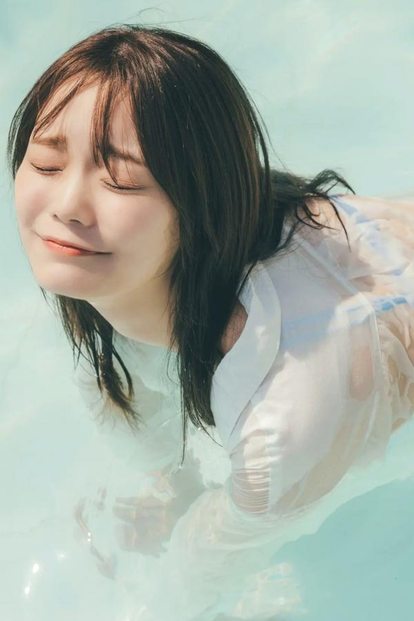    青戸しの - WHITE and??? 泳池蓝色比基尼清新甜美写真第8张图片