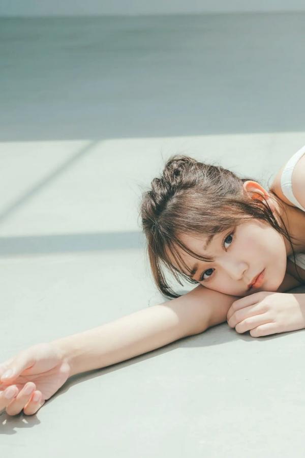    青戸しの - WHITE and??? 泳池蓝色比基尼清新甜美写真第40张图片