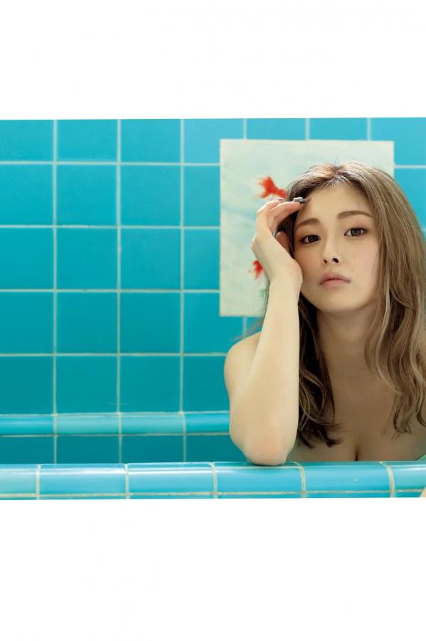   ゆうちゃみ - ゆうな 日本性感辣妹写真 湿身诱惑与野性黑丝街拍第80张图片