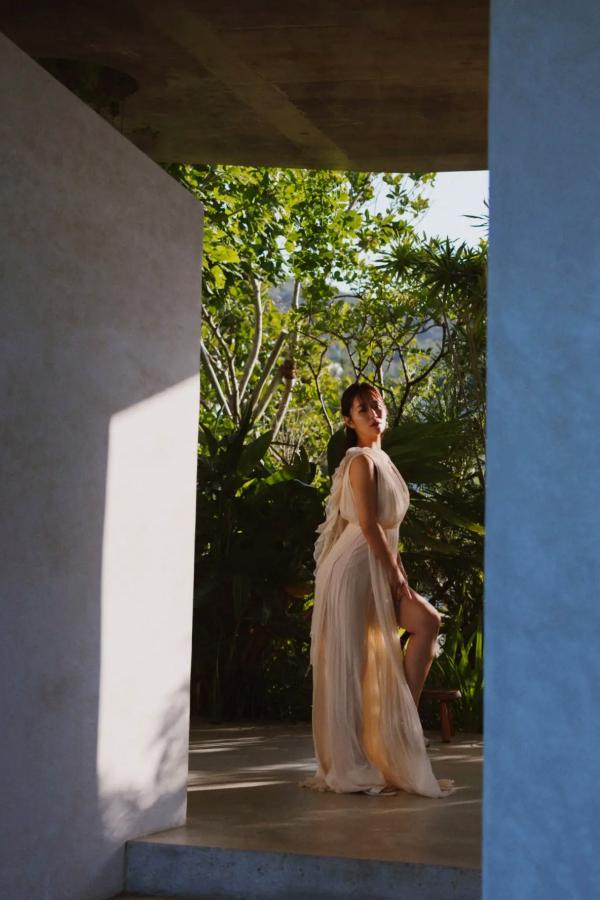   井口裕香 - MORE MORE MORE -Another Side- 海边比基尼与泳池湿身性感写真第5张图片