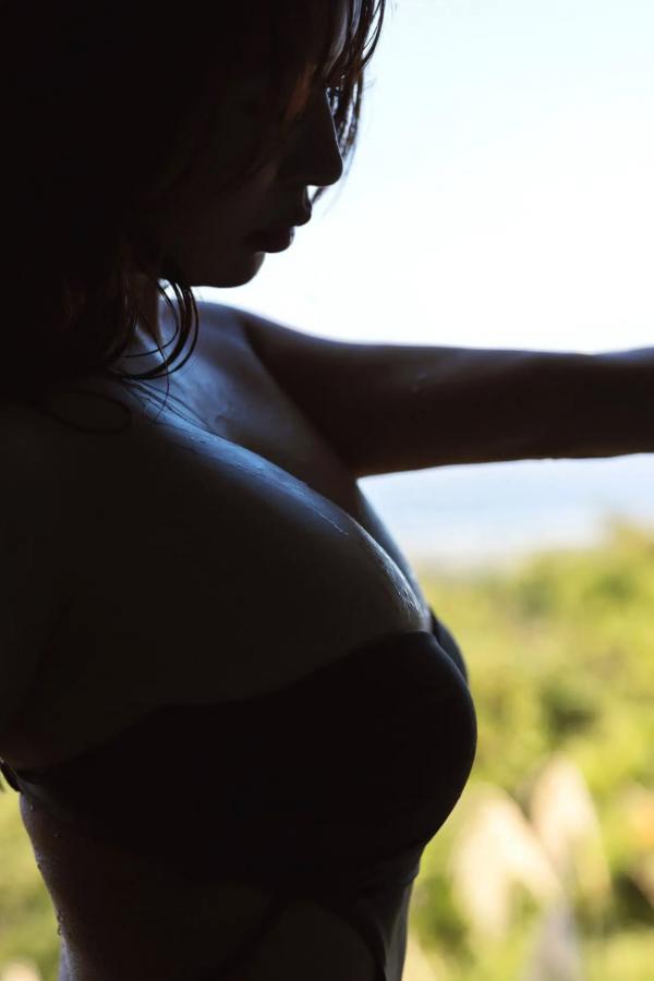   井口裕香 - MORE MORE MORE -Another Side- 海边比基尼与泳池湿身性感写真第9张图片