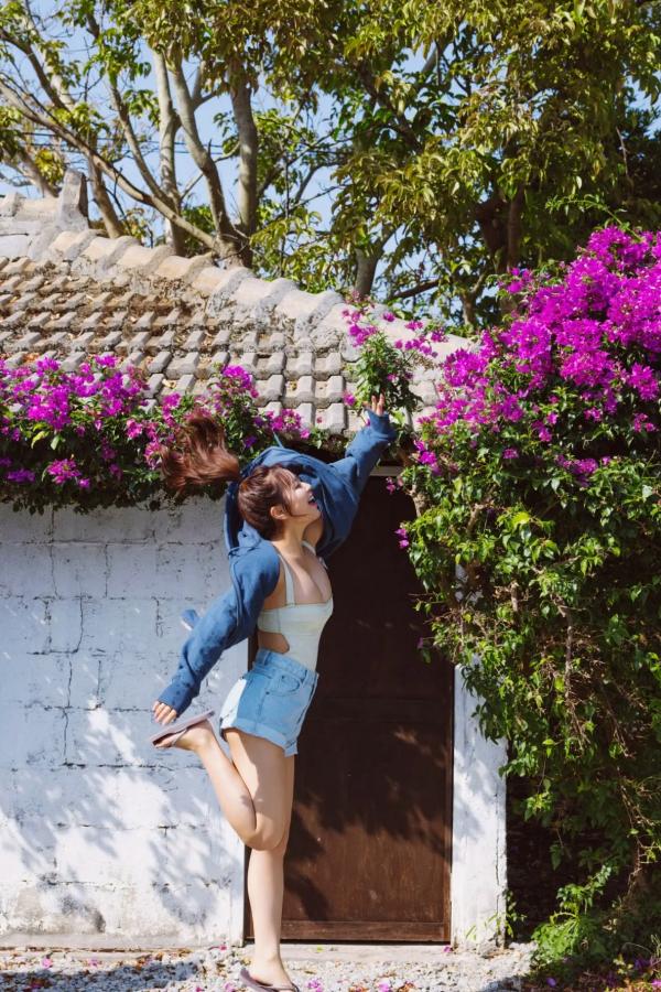   井口裕香 - MORE MORE MORE -Another Side- 海边比基尼与泳池湿身性感写真第36张图片