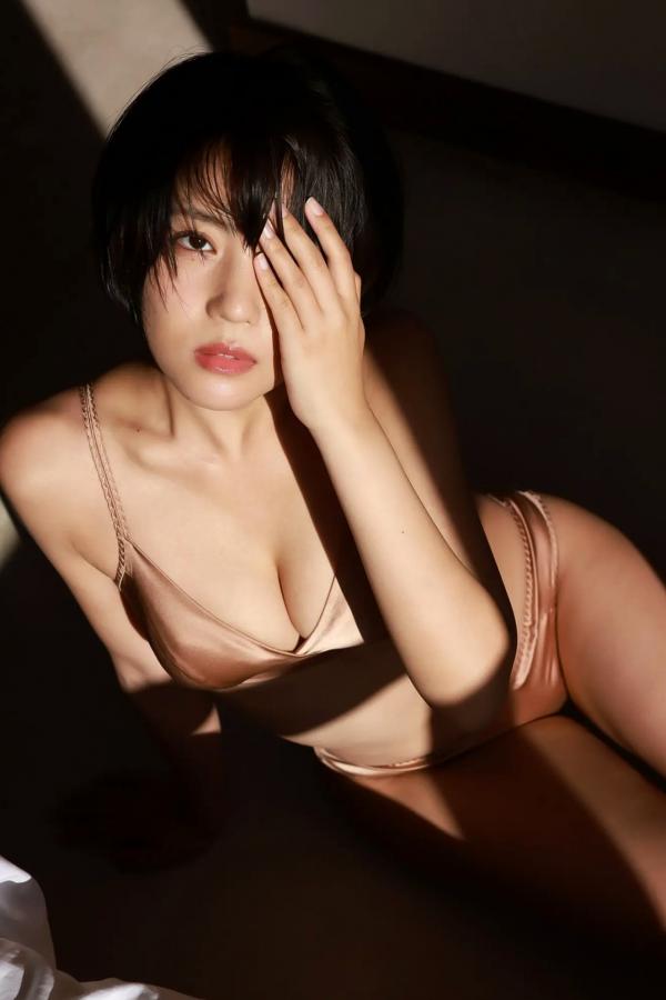   佐々木萌香 - 情熱の美尻クイーン 日系家居私房与海边性感写真第54张图片
