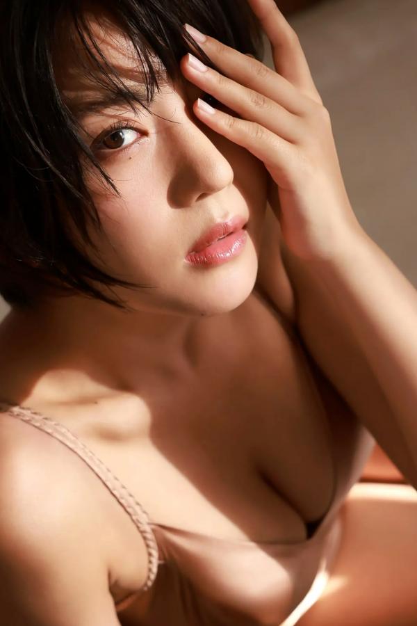   佐々木萌香 - 情熱の美尻クイーン 日系家居私房与海边性感写真第55张图片