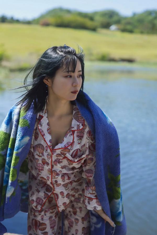    《いけちゃん - WANDERER》日本清纯女神性感比基尼美腿户外写真第46张图片
