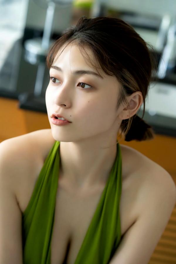   櫻井音乃 - 阳光彩虹比基尼与黑色高叉泳装性感写真 极品美胸诱惑第58张图片