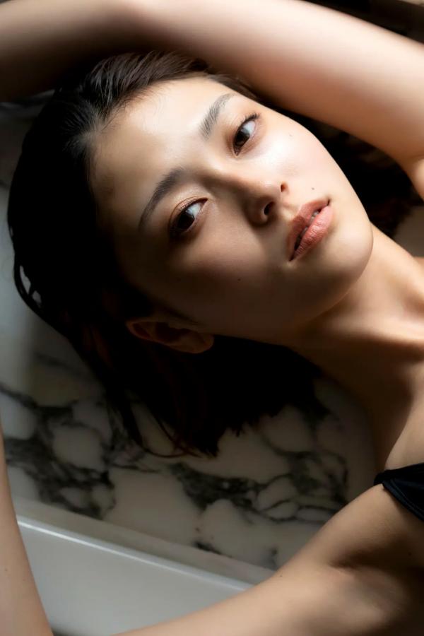   櫻井音乃 - 阳光彩虹比基尼与黑色高叉泳装性感写真 极品美胸诱惑第85张图片