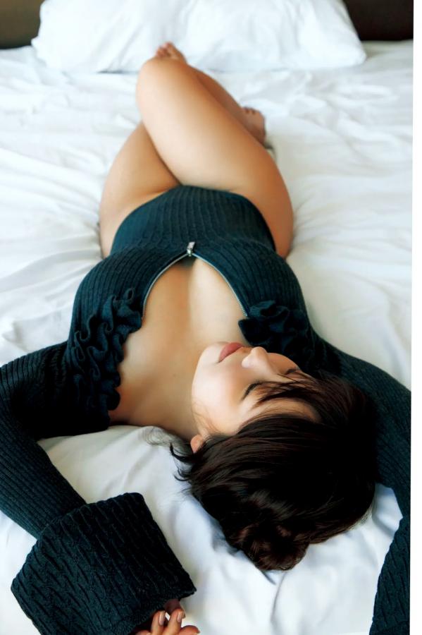  《本郷柚巴 - いつのまに、》日本性感写真 湿身诱惑与户外丰满美姿第45张图片
