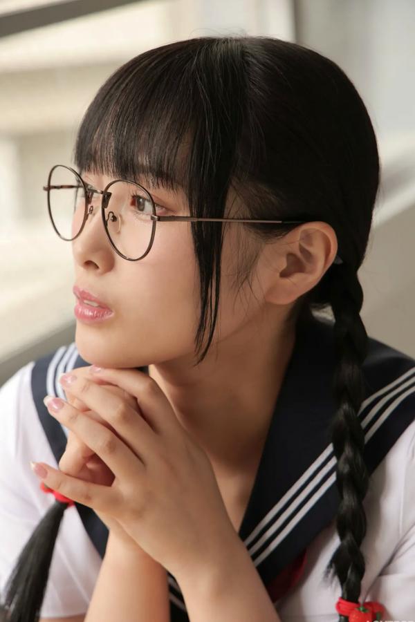   [LOVEPOP] Marina Asakawa 浅川まりな Photoset 02 日系眼镜水手服清纯校服美腿写真第2张图片