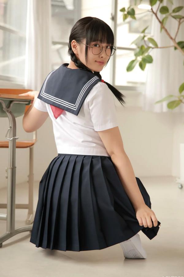   [LOVEPOP] Marina Asakawa 浅川まりな Photoset 02 日系眼镜水手服清纯校服美腿写真第27张图片