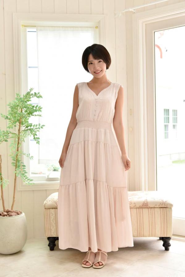    [LOVEPOP] 佐々木萌香 Moeka Sasaki 清纯家居连衣裙写真 Photoset 26第1张图片