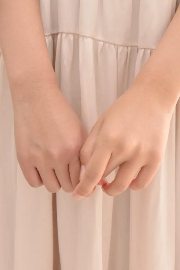    [LOVEPOP] 佐々木萌香 Moeka Sasaki 清纯家居连衣裙写真 Photoset 26第5张图片