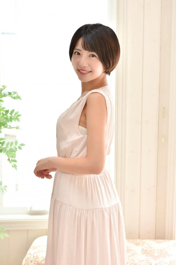    [LOVEPOP] 佐々木萌香 Moeka Sasaki 清纯家居连衣裙写真 Photoset 26第11张图片