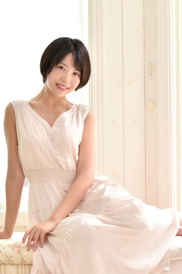    [LOVEPOP] 佐々木萌香 Moeka Sasaki 清纯家居连衣裙写真 Photoset 26第31张图片