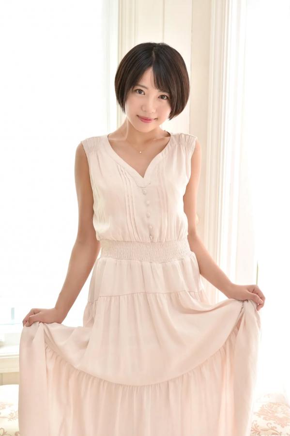    [LOVEPOP] 佐々木萌香 Moeka Sasaki 清纯家居连衣裙写真 Photoset 26第63张图片