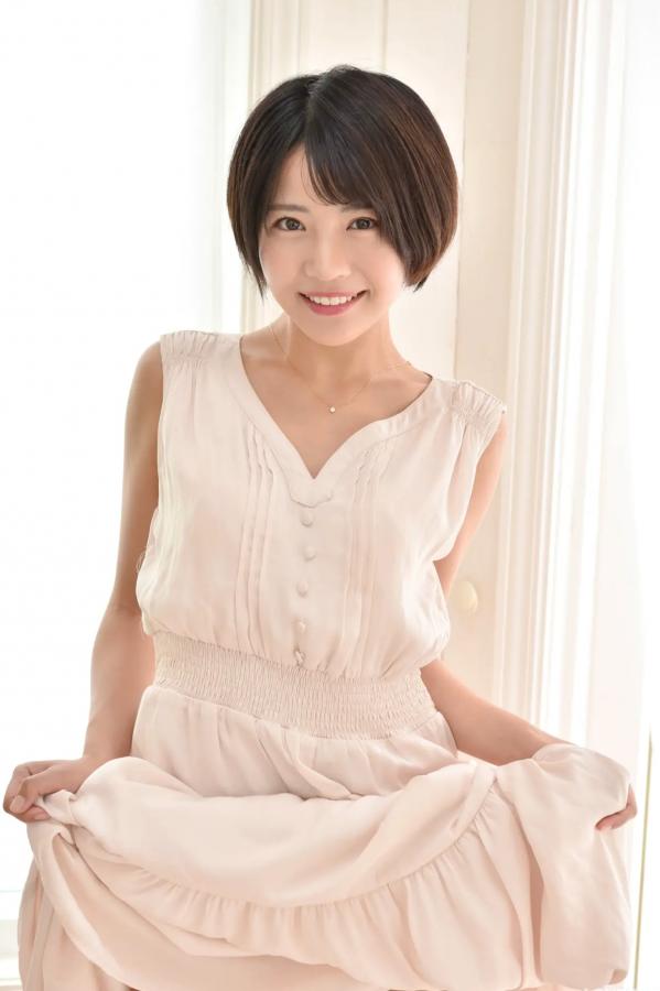    [LOVEPOP] 佐々木萌香 Moeka Sasaki 清纯家居连衣裙写真 Photoset 26第68张图片