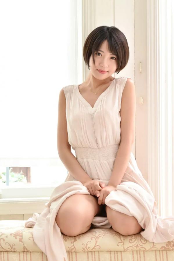    [LOVEPOP] 佐々木萌香 Moeka Sasaki 清纯家居连衣裙写真 Photoset 26第70张图片