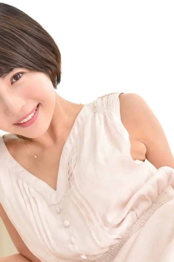   [LOVEPOP] 佐々木萌香 Moeka Sasaki 清纯家居连衣裙写真 Photoset 26第85张图片