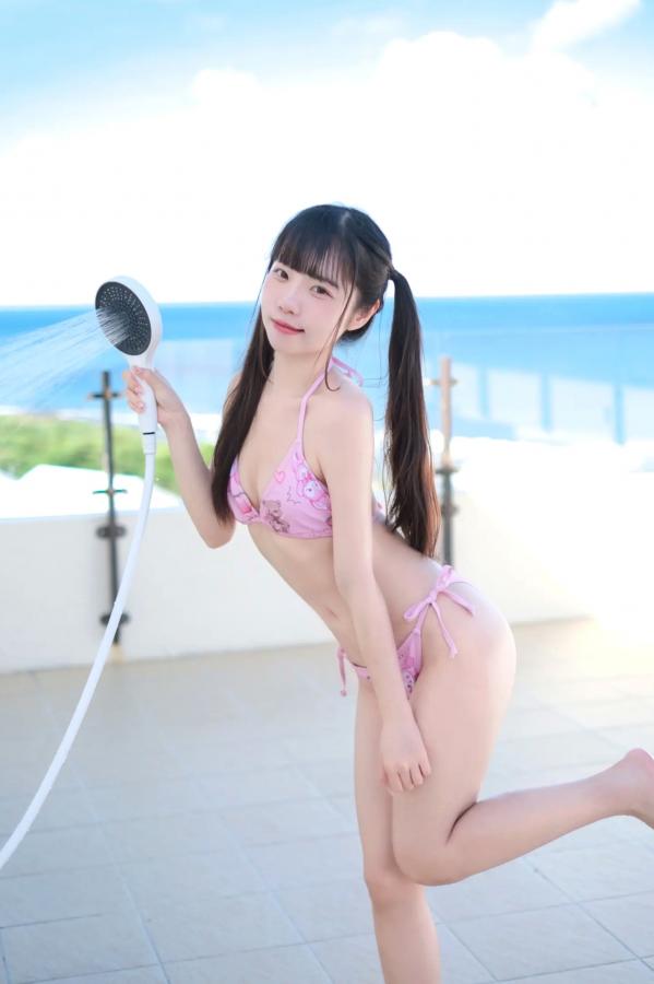  可可小白兔《愛慾流淌的小旅行》海景阳台粉色比基尼与清纯私房写真第1张图片