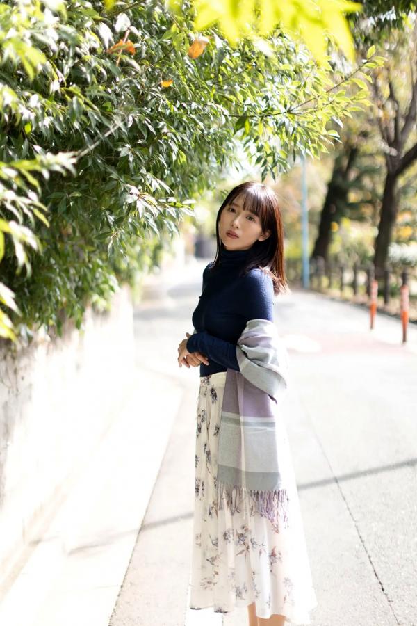   志田音々 - 泳池性感吊带与居家私房写真《大人びたキミが眩しくて》第10张图片