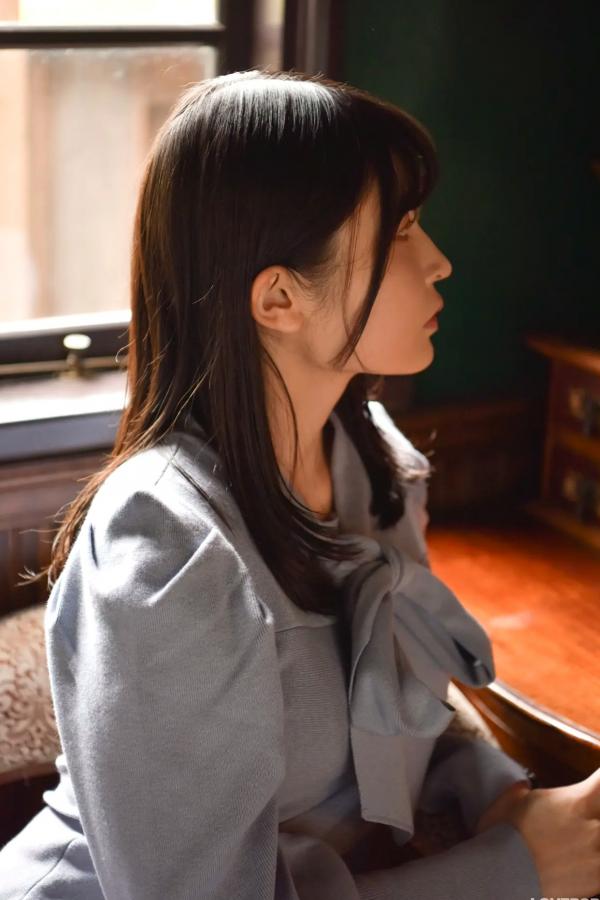   [LOVEPOP] Shione Mizuna 水那しおね Photoset 06 优雅针织裙 窗边清纯气质写真第5张图片