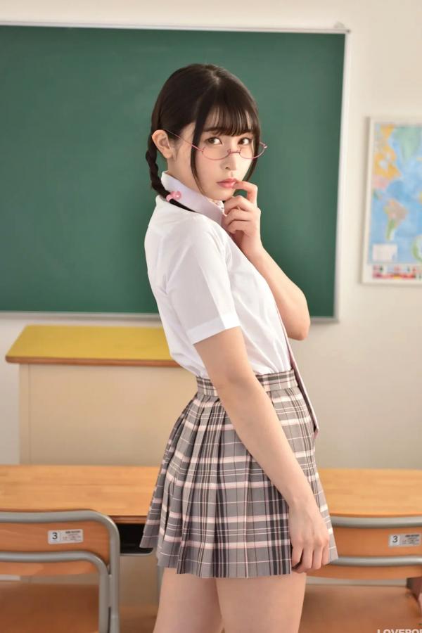    [LOVEPOP] Shione Mizuna 水那しおね Photoset 02 教室JK校服眼镜制服写真第8张图片
