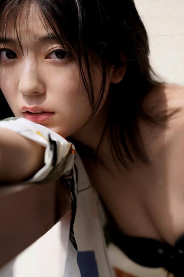  工藤美桜 - 初夏の艶 阳光户外与浴室性感内衣私房写真第18张图片
