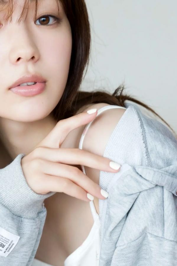    中村里帆《Attention, please》黑色露背长裙优雅写真 清新清纯气质女神第4张图片