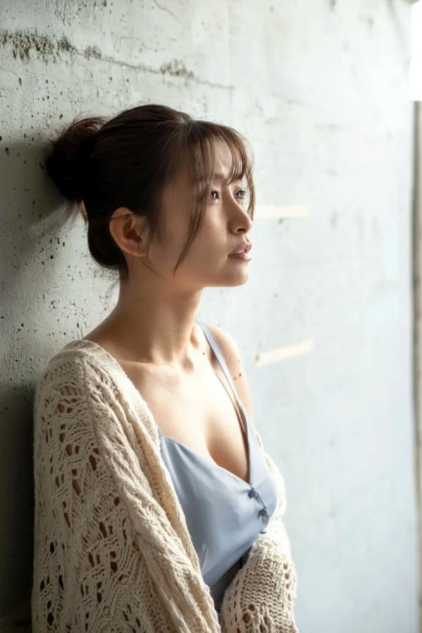    益田恵里菜《relax》居家性感内衣与海边沙滩写真第4张图片
