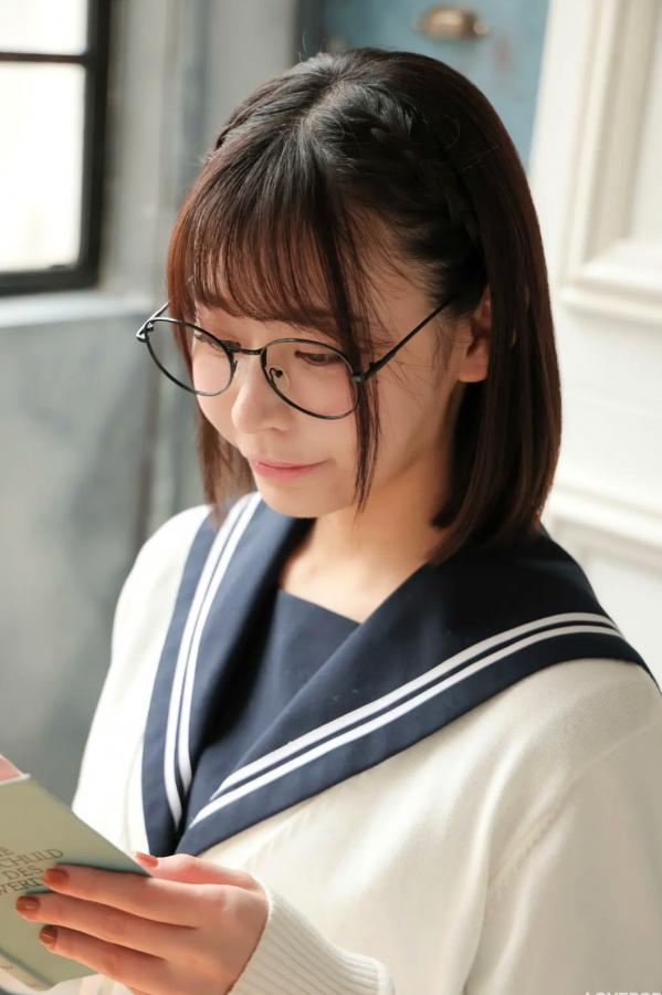    [LOVEPOP] Yui Kohinata 小日向結衣 Photoset 05 日系水手服眼镜妹 清纯校服美腿写真第5张图片