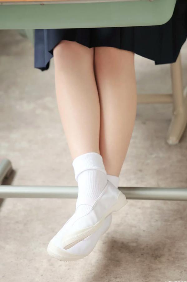    [LOVEPOP] Yui Kohinata 小日向結衣 Photoset 05 日系水手服眼镜妹 清纯校服美腿写真第10张图片