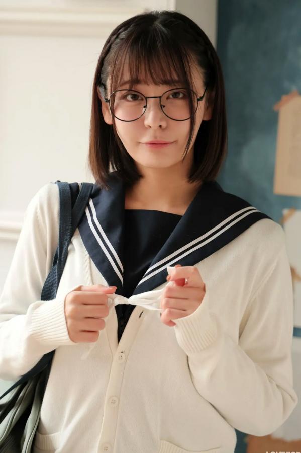    [LOVEPOP] Yui Kohinata 小日向結衣 Photoset 05 日系水手服眼镜妹 清纯校服美腿写真第15张图片