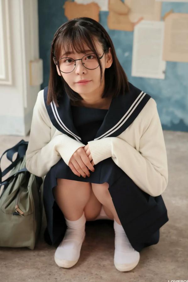    [LOVEPOP] Yui Kohinata 小日向結衣 Photoset 05 日系水手服眼镜妹 清纯校服美腿写真第27张图片