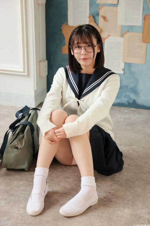    [LOVEPOP] Yui Kohinata 小日向結衣 Photoset 05 日系水手服眼镜妹 清纯校服美腿写真第31张图片