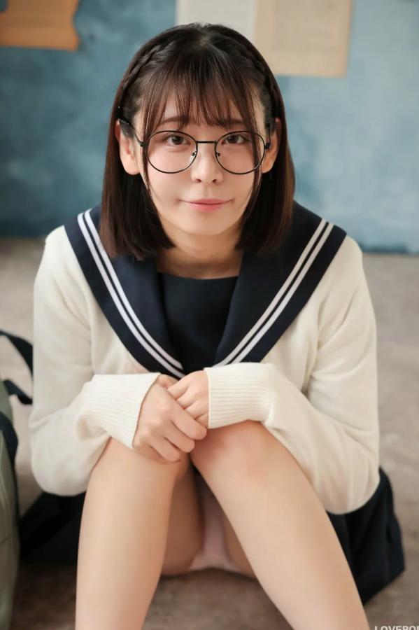    [LOVEPOP] Yui Kohinata 小日向結衣 Photoset 05 日系水手服眼镜妹 清纯校服美腿写真第32张图片