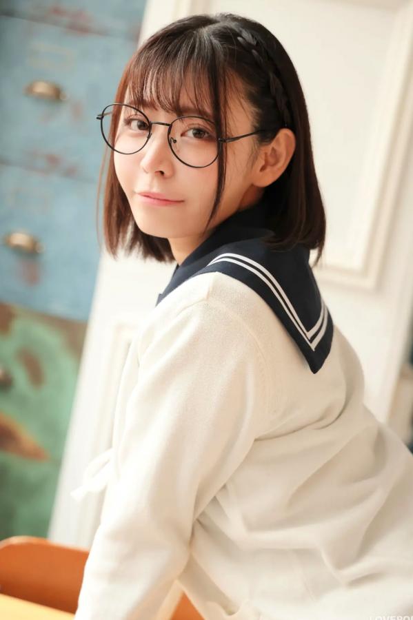    [LOVEPOP] Yui Kohinata 小日向結衣 Photoset 05 日系水手服眼镜妹 清纯校服美腿写真第46张图片