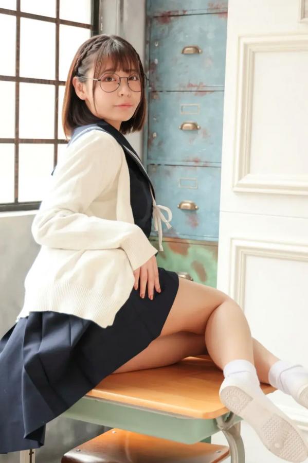    [LOVEPOP] Yui Kohinata 小日向結衣 Photoset 05 日系水手服眼镜妹 清纯校服美腿写真第69张图片