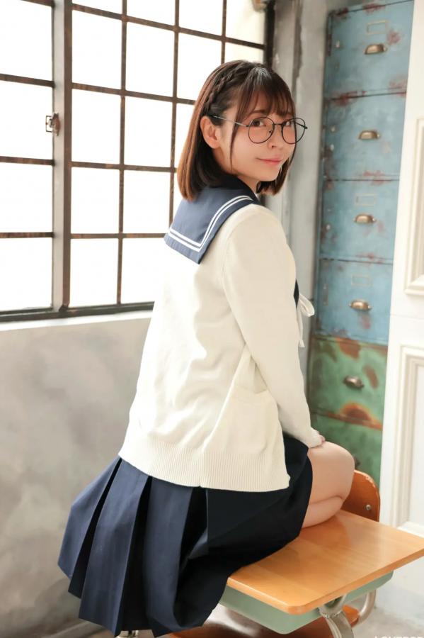    [LOVEPOP] Yui Kohinata 小日向結衣 Photoset 05 日系水手服眼镜妹 清纯校服美腿写真第76张图片