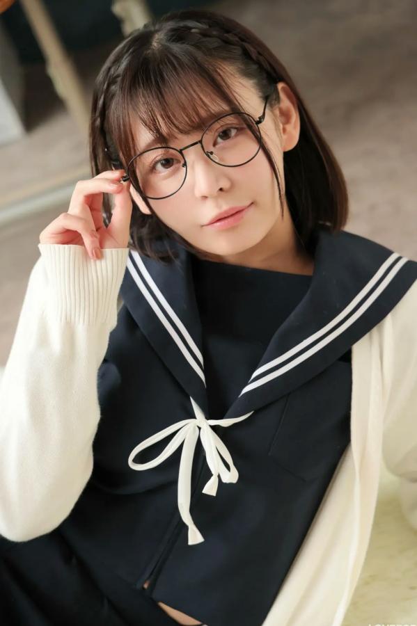    [LOVEPOP] Yui Kohinata 小日向結衣 Photoset 05 日系水手服眼镜妹 清纯校服美腿写真第92张图片