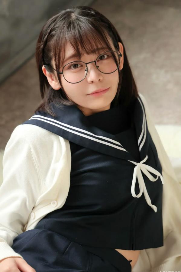    [LOVEPOP] Yui Kohinata 小日向結衣 Photoset 05 日系水手服眼镜妹 清纯校服美腿写真第96张图片