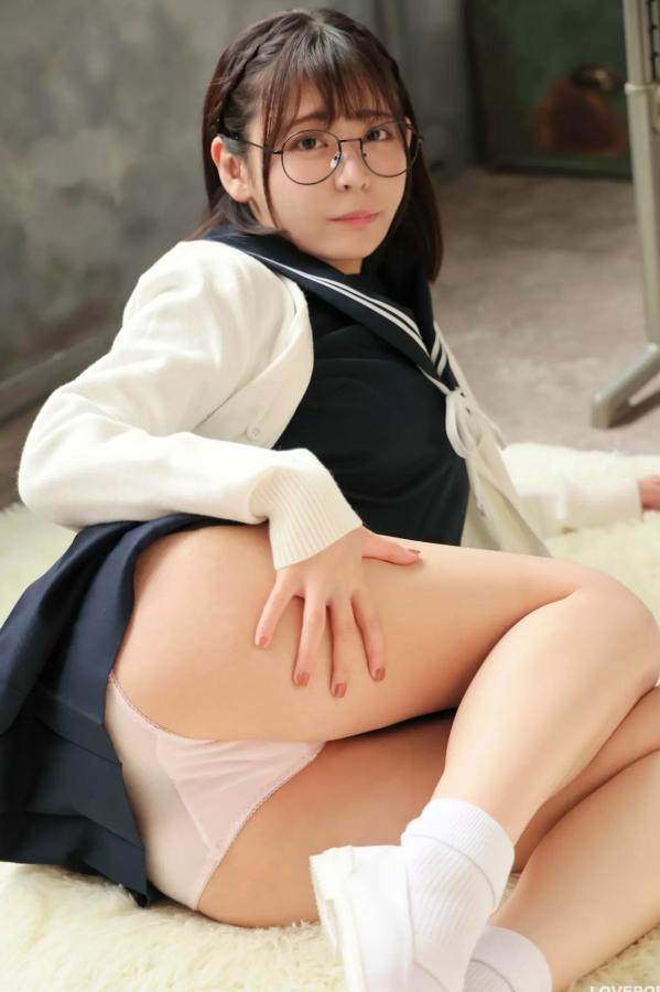    [LOVEPOP] Yui Kohinata 小日向結衣 Photoset 05 日系水手服眼镜妹 清纯校服美腿写真第103张图片