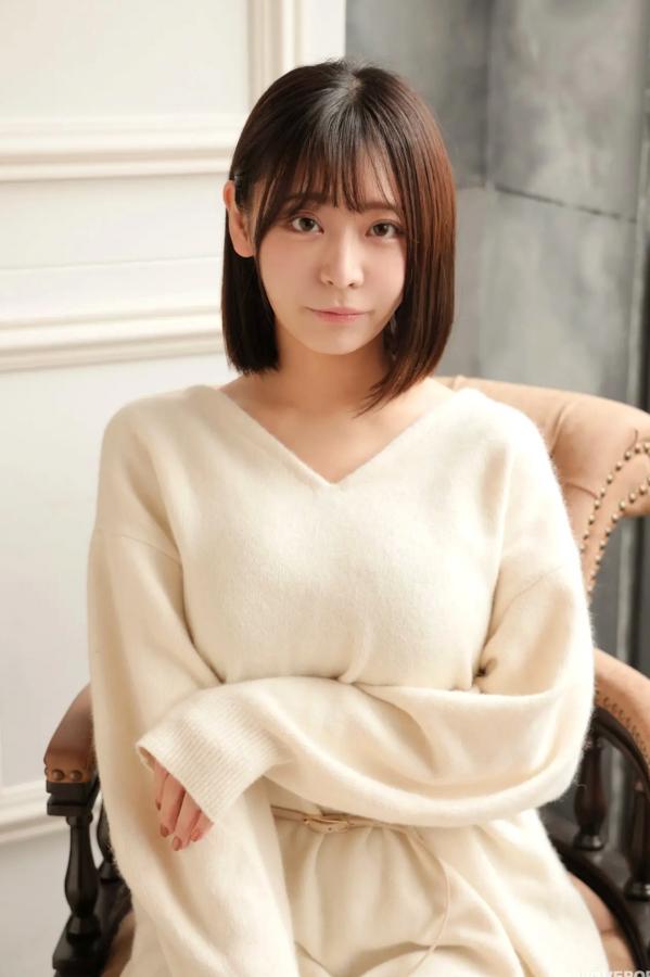   [LOVEPOP] Yui Kohinata 小日向結衣 Photoset 01 暖系毛衣搭配魅惑黑丝美腿私房写真第2张图片