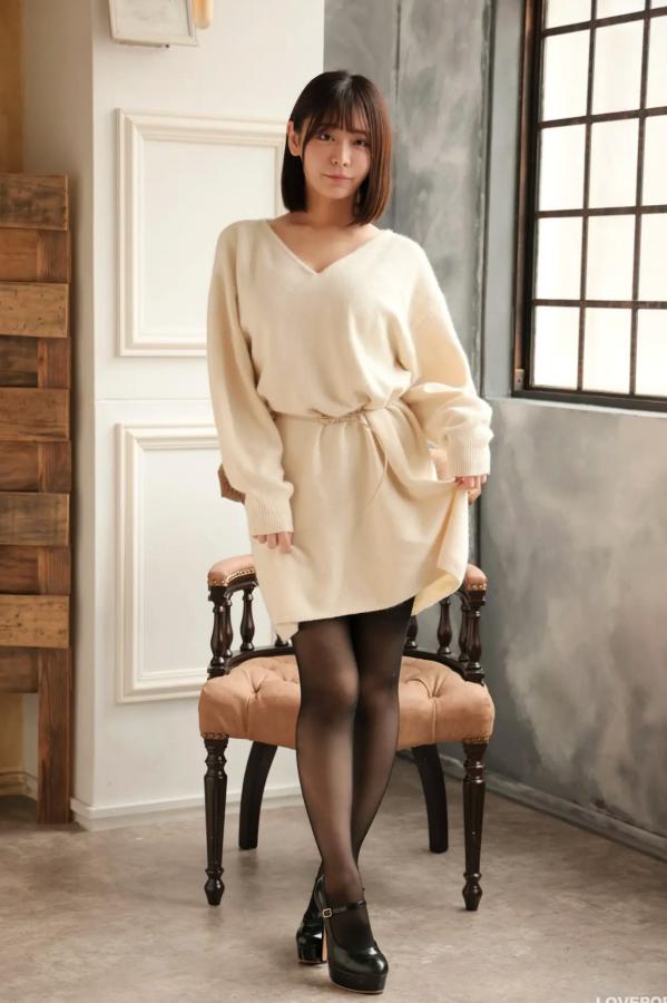   [LOVEPOP] Yui Kohinata 小日向結衣 Photoset 01 暖系毛衣搭配魅惑黑丝美腿私房写真第6张图片