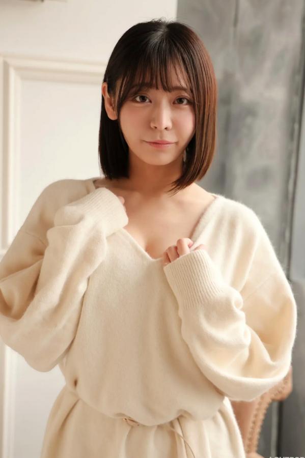   [LOVEPOP] Yui Kohinata 小日向結衣 Photoset 01 暖系毛衣搭配魅惑黑丝美腿私房写真第8张图片